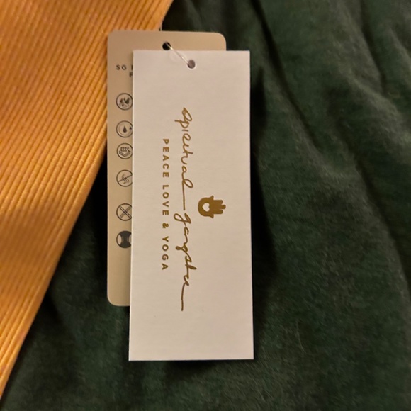 Spiritual Gangster leggings - Picture 4 of 5